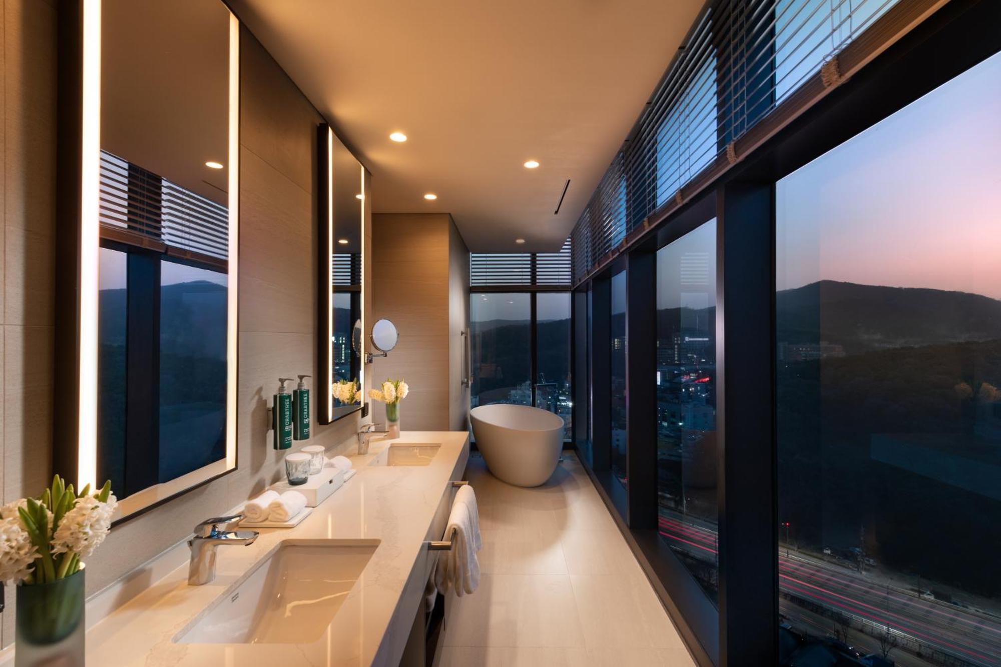 Doubletree By Hilton Seoul Pangyo Residences Соннам Екстер'єр фото